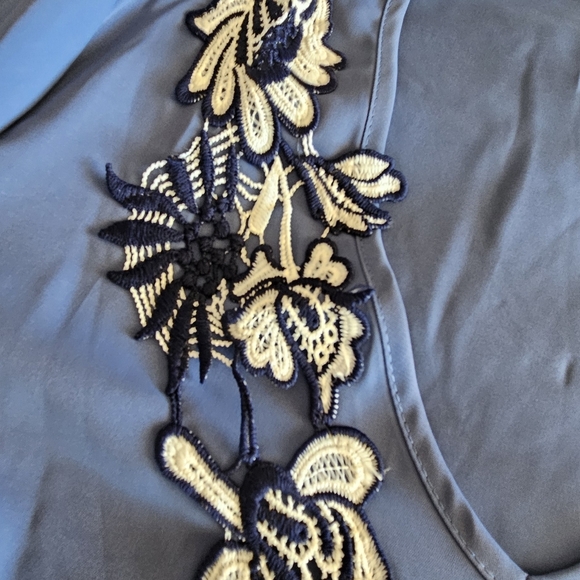 Bloomchic Blue Applique Blouse with Bell Sleeves Size 14-16, Never Worn - Picture 2 of 5